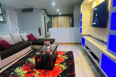 Image de Spacious 4-bedroom apartment with WiFi and Ac in vibrant Accra