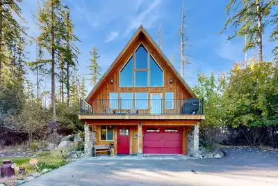 Image de Rustic charm w/ modern amenities, an expansive back patio, mountain views