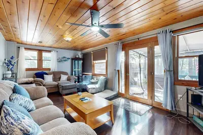 Image de Waterview Cabin with dock access on lake with washer\/dryer