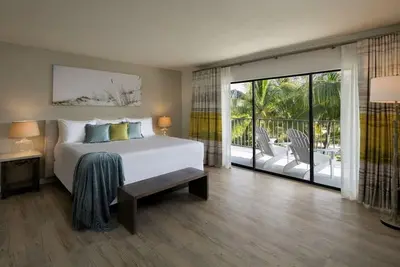 Image de 2 Bedroom Suite w/ Kitchenette, Outdoor Pool, Free Parking & Pet Friendly!