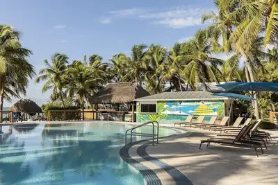 Image de Scenic Beachfront Suite w/ Gorgeous Views & Family-Friendly Pool | Free Parking