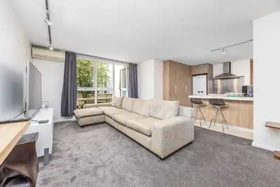 Image de 2 Bedrm Condo right on Mt Eden