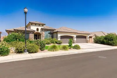 Image de Spacious house w/ private pool, luxury amenities, expansive outdoor space