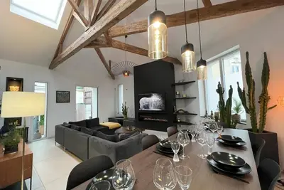 Image de Black Pearl : Luxueuse villa en ville avec garage