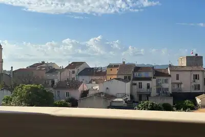 Image de Location saisonnière T3 résidence calme et sécurisée en plein centre-ville