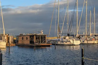 Image de Houseboat Fjord Stella with bio sauna and roof terrace in Wendtorf/ Kiel Fjord