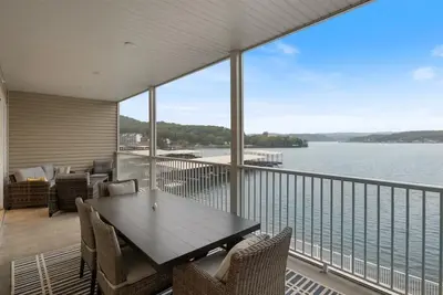 New Luxury Condo Near the Cave