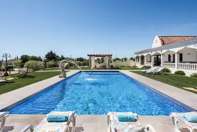 Image de 4 Bedroom Villa Private Heated Pool+Jacuzzi(both heated on request extra cost)