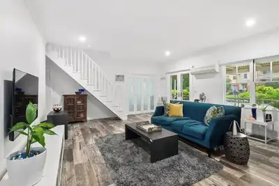 Image de Centre of the Village