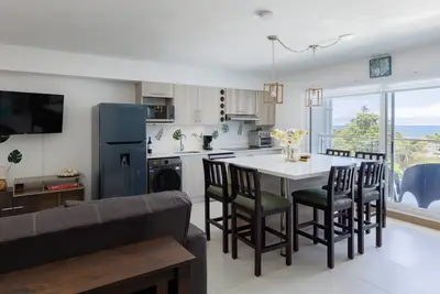 Image de Casago Brand New Rental Stunning Ocean Views, Nature-Inspired Décor