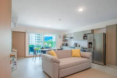 Image de Casago Brand New Rental Stylish Condo with Beach & Marine Design