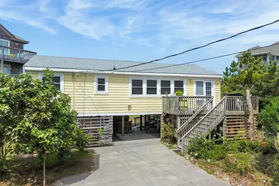 Image de Big Kahuna: Semi-Oceanfront | Tiki Bar | Fire Pit