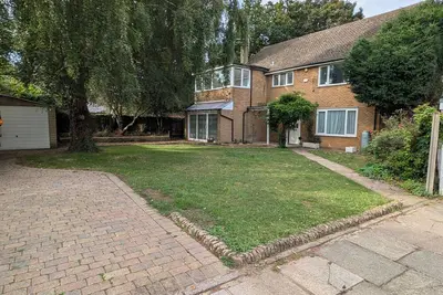 Welcoming 5-bedroom house with WiFi in Twickenham