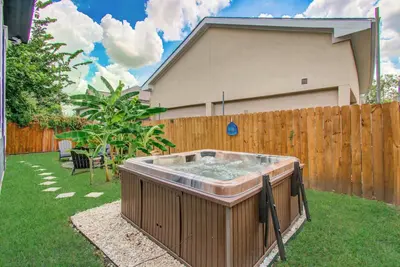 Image de 3bd Historic Charm x Modern Amenities w Hot Tub