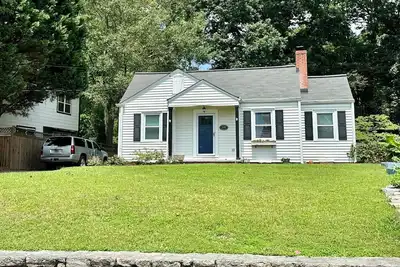 Image de Entire home, charming 3-2 near the Marietta square!