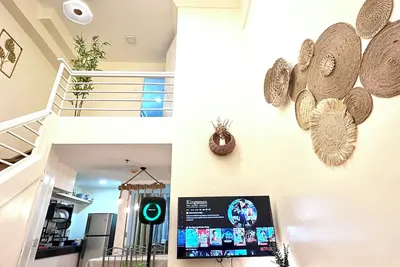 Image de Escape to this condo in picturesque Urban Staycation.