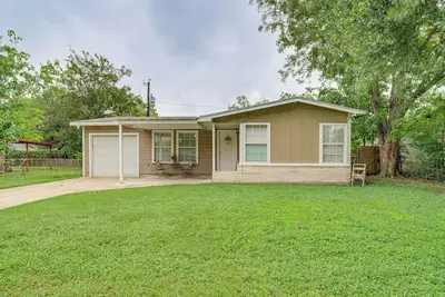 Image de Fire Pit & Grill: Victoria Home Near Downtown