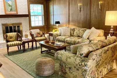 Image de Nostalgia Nook, Tulsas charming 80’s throwback!