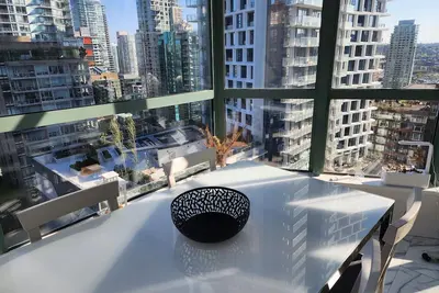 Image de 2 Bedroom Penthouse Loft Dt Van!