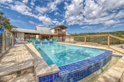 Image de Spacious home with lots of amenities