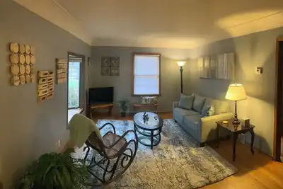 Image de Charming 3-bedroom house in serene Crystal with WiFi, Ac, laundry room