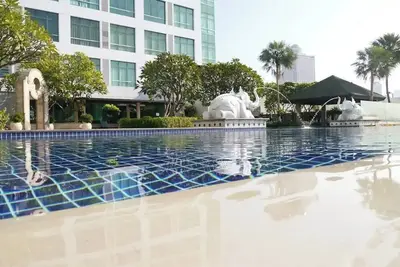 Image de Two bedroom loft style condo, river view pool