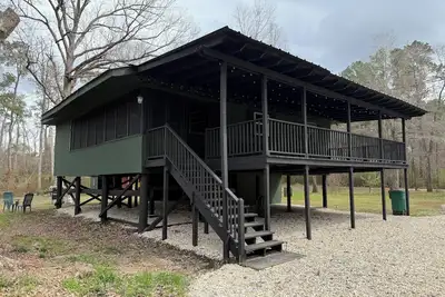 Image de Renovated Camp w/ fire pit, propane grill, and waterfront view on the River