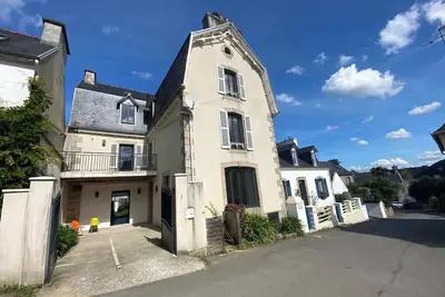 Image de Maison rénovée pour 12 au bourg de Locquenolé