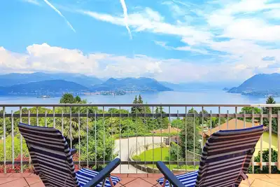 Image de Jolie maison privée avec vue imprenable sur le lac Majeur et Stresa! Casa Laura