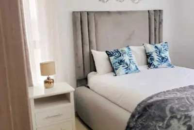 Image de Glint Airport Holiday Home