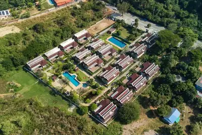 Image de 30° in February nestles into the Khao Tao mountains