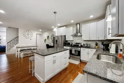 Image de Charming 2-bedroom apartment in Mt. Washington with WiFi and Ac