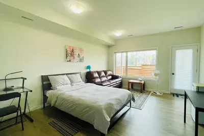 Image de Cozy townhouse with Spacious Bedroom and Private Bathroom in South Winnipeg