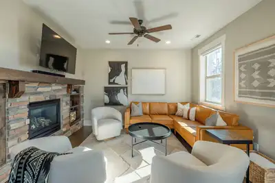 Image de Parks Edge Ski Oasis - 10 minutes to town with gym, hot tub, and pool