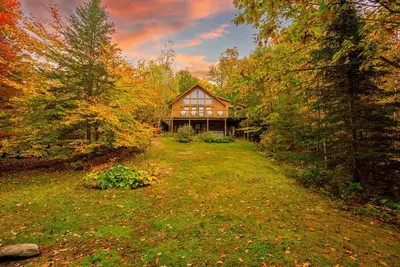 Image de Private dog-friendly lodge with hot tub, mountain views, and fenced-in yard