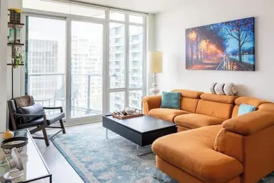 Image de Beautiful Large Lakefront Condo Luxe 2br+2b\n\n