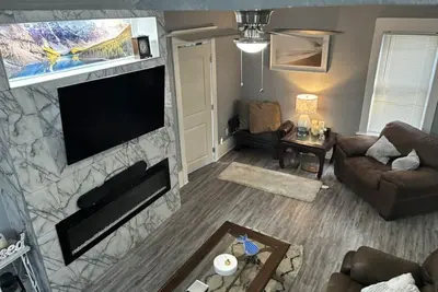 Image de Spacious 5-Bedroom Home in Highland Square Akron