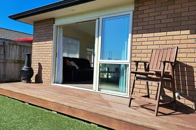 Papamoa Beach Warm Modern & Secure Local Apartment