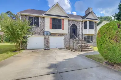 Image de Home w/ Dog-Friendly Yard in Quiet Atlanta Suburb