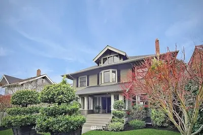 Image de Clean, modern basement suite in Tacoma