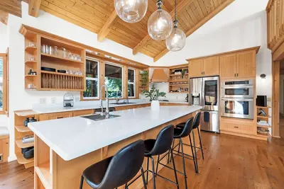 Image de Two Homes - Space to Gather - Facing Bidwell Park: Incredible Location!