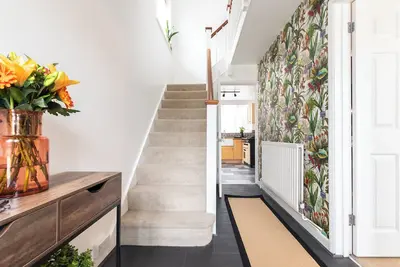 Image de Centrally located whether visiting for leisure or work - your home from home!