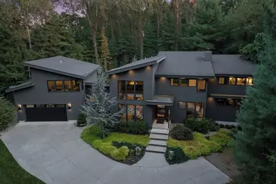 Image de Wander Saugatuck Retreat w/ Hot Tub – 5 Bedrooms, Sleeps 12