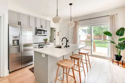 Image de Brady St. Retreat - Charming 3br - Backyard