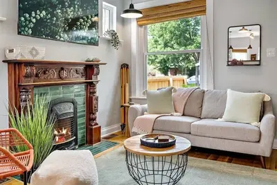 Modern Luxury Townhome • Steps to Shops & Dining