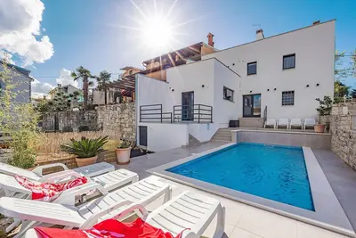 Image de Belle maison à Funtana avec WiFi