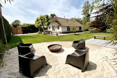Image de Detached house with great garden on forest edge