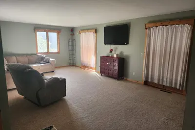 Image de Spacious retreat with indoor hot tub in Lake