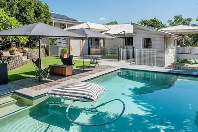 Image de The Backyard Oasis Bardon Pool, Games Room
