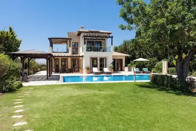 Image de Experience Ultimate Luxury in a Majestic Villa, Paphos Villa 1482